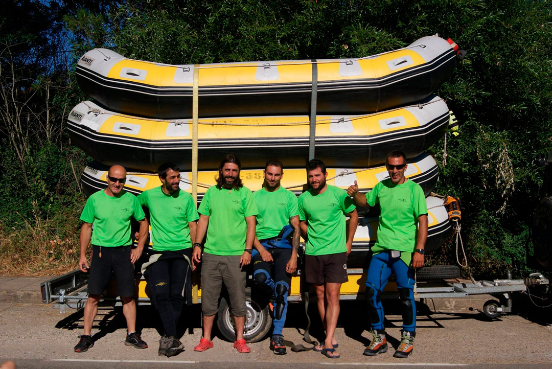 Hoy nos faltaba la brigada barranquera, pero aquí tenemos el equipo de rafting