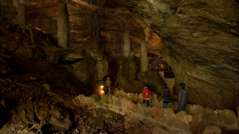 Cueva de Valporquero interior