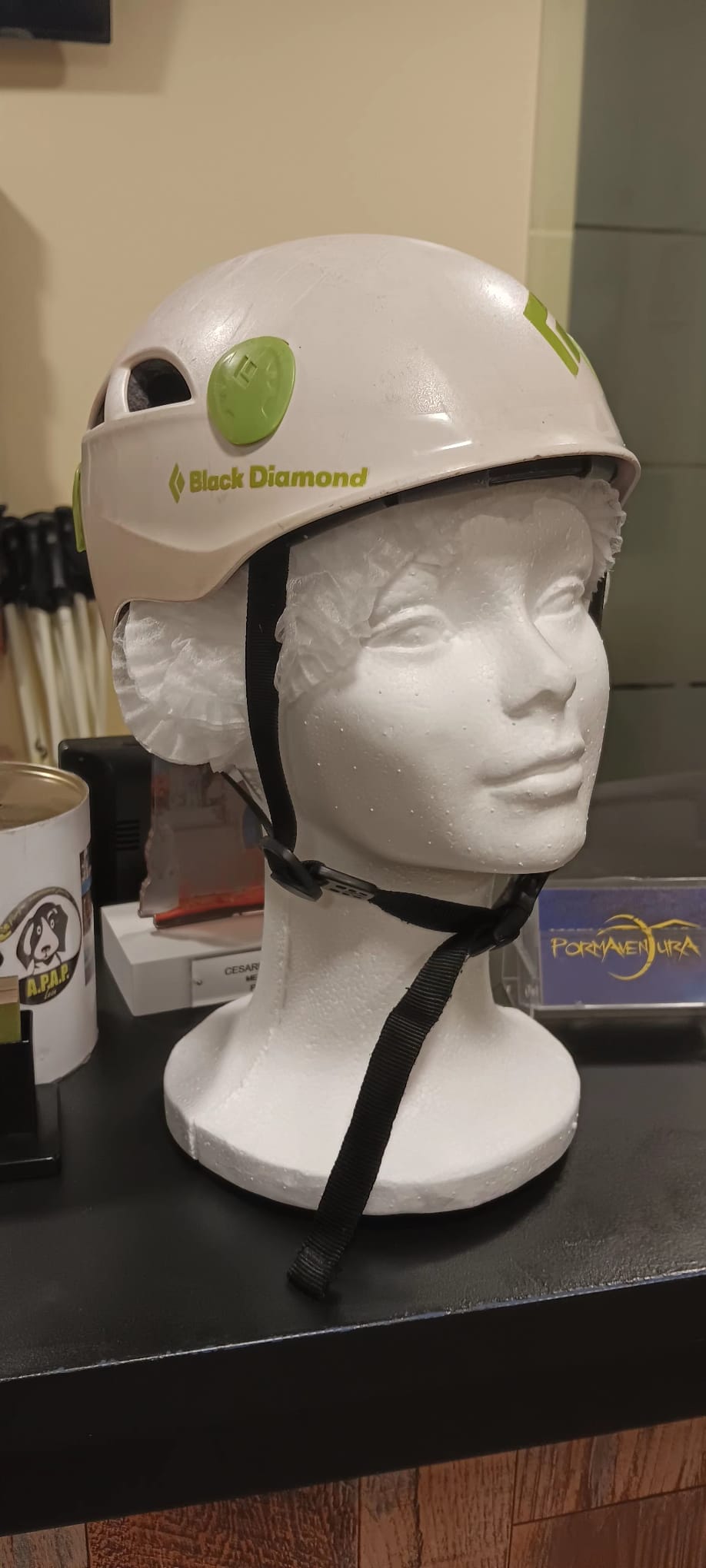 Redecilla higiénica y casco de escalada