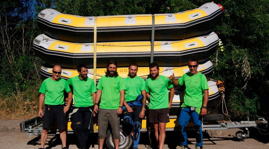 Hoy nos faltaba la brigada barranquera, pero aquí tenemos el equipo de rafting